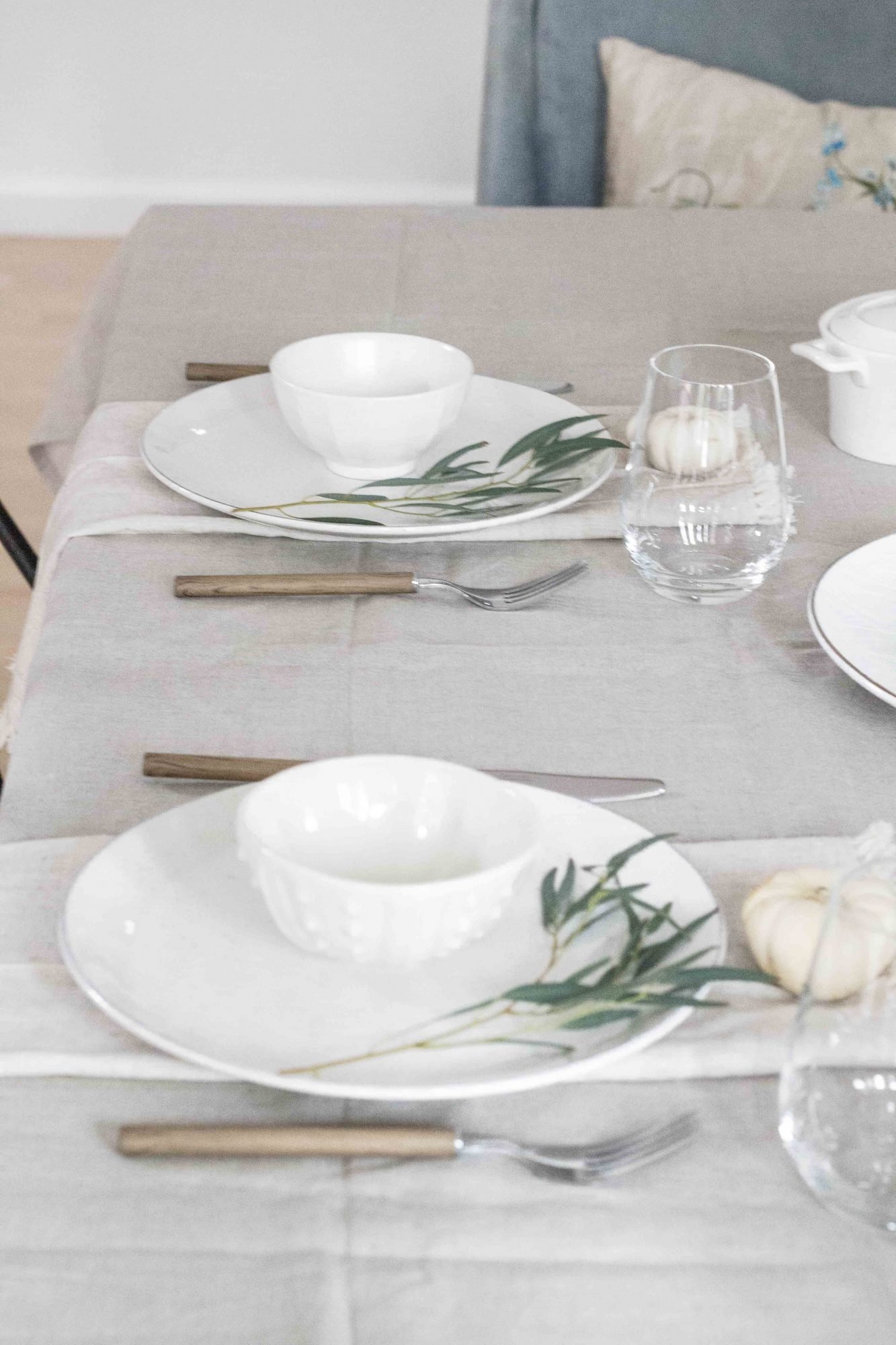 Minimalist Thanksgiving Tablescape-1-2