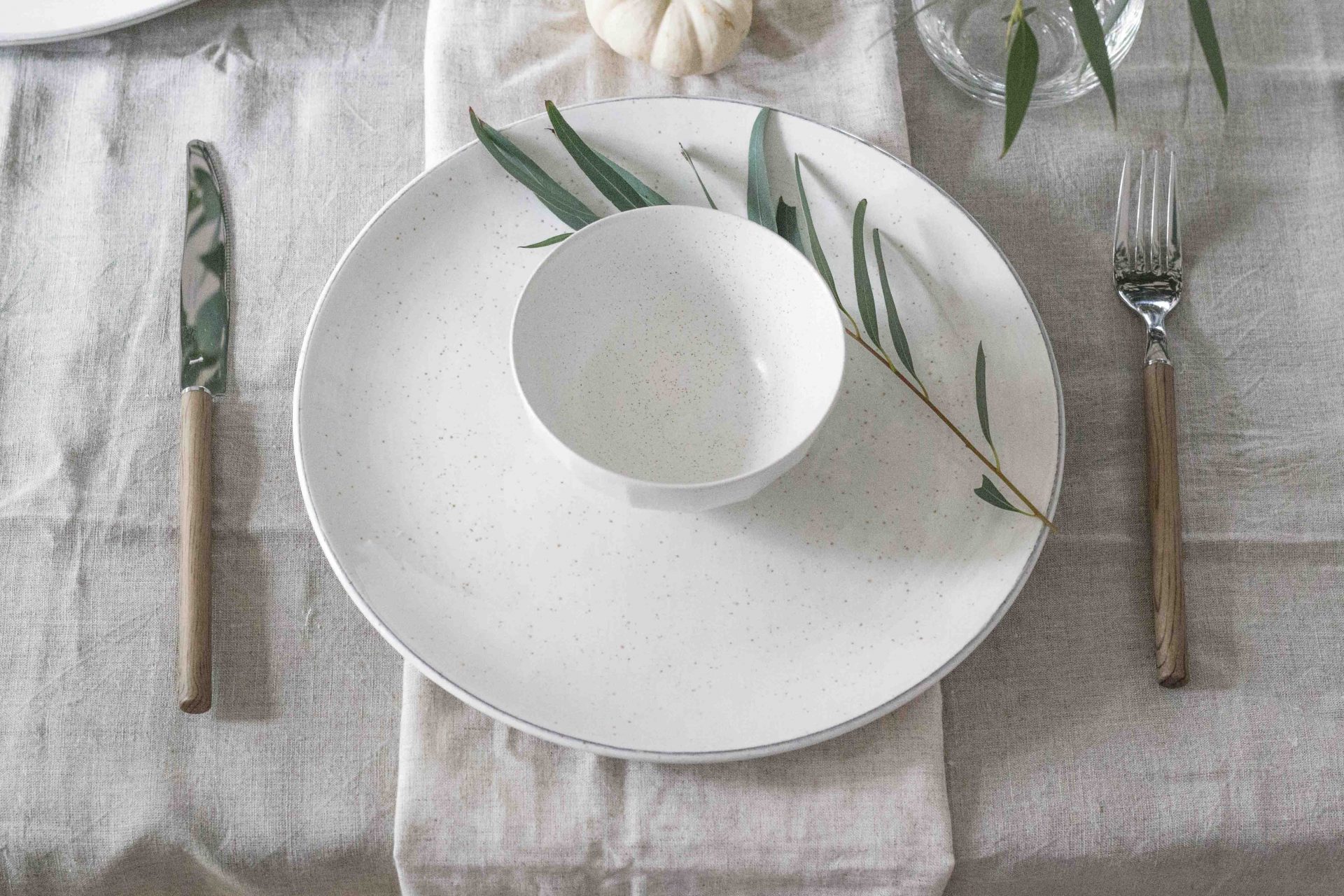 Minimalist Thanksgiving Tablescape-1-2