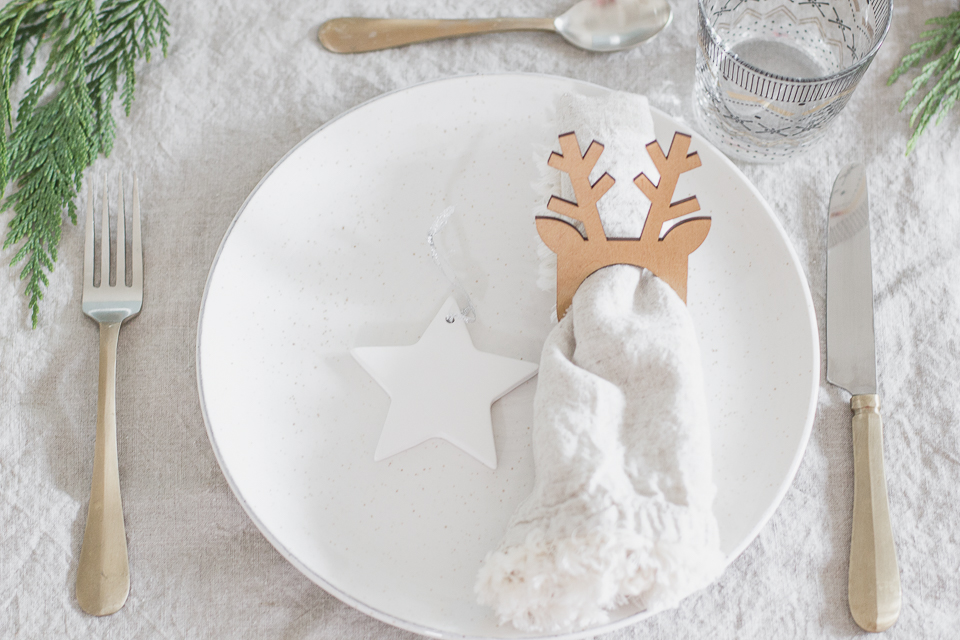 Minimalist Christmas Dinner Tablescape