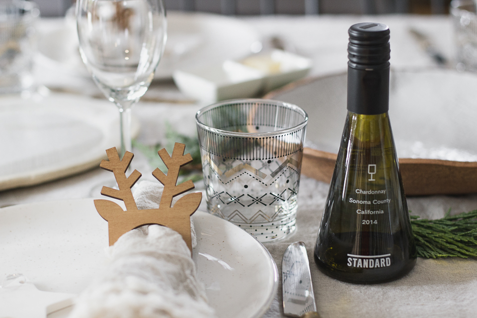 Minimalist Christmas Dinner Tablescape