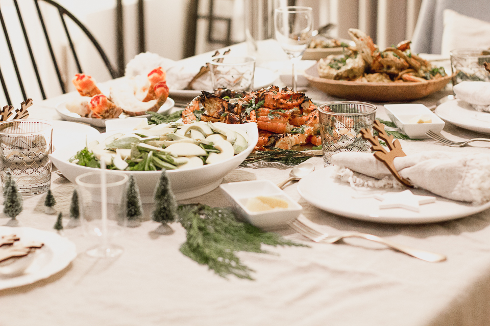 Minimalist Christmas Dinner Tablescape