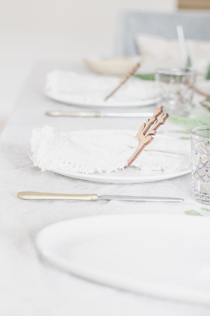 Minimalist Christmas Dinner Tablescape
