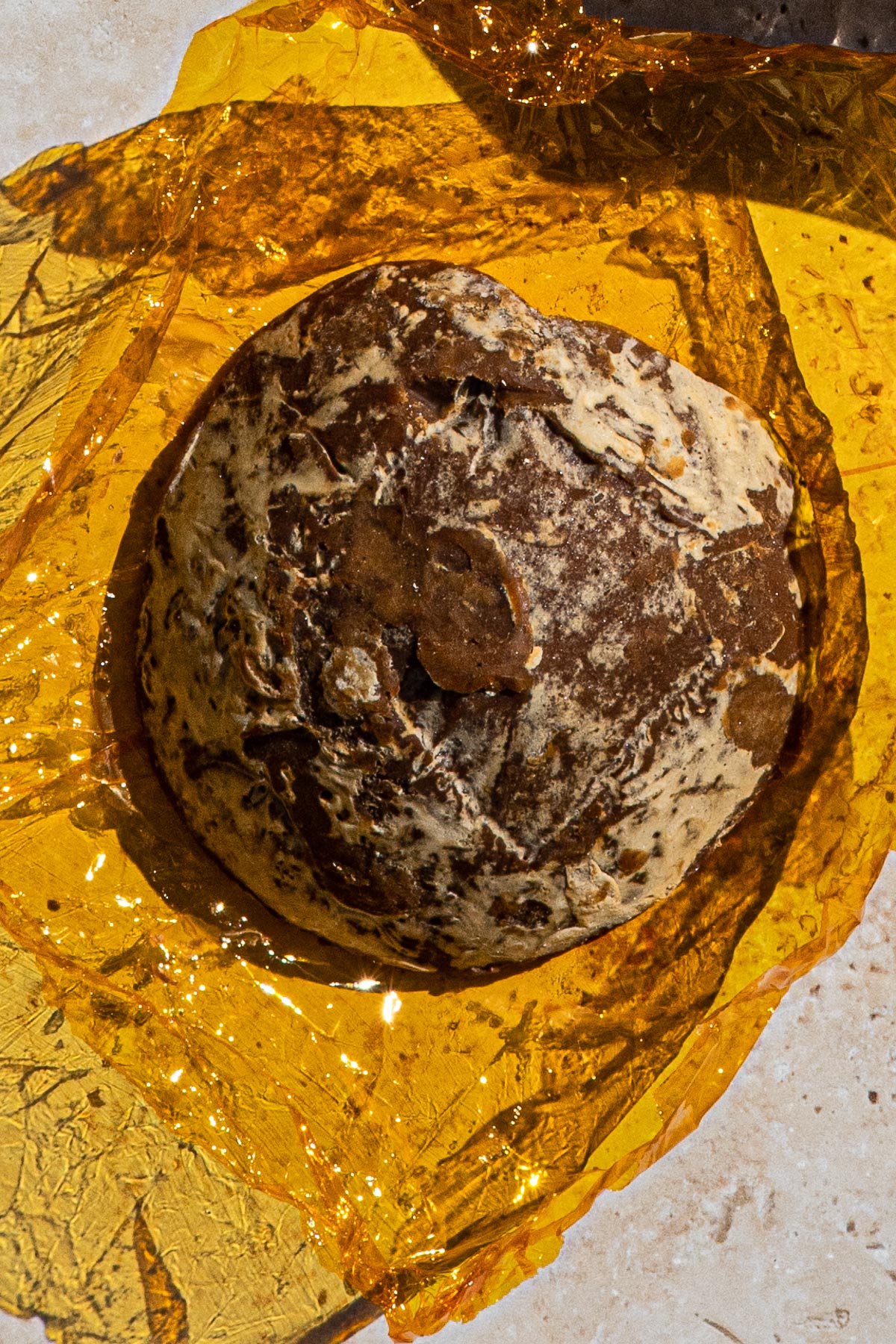 Panutsa on orange cellophane. 