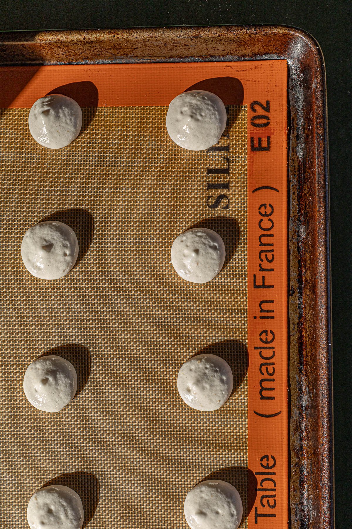 Pacencia Cookie dough piped on a silicone mat.